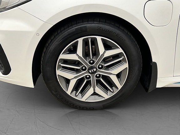 Vehicle Image 32
