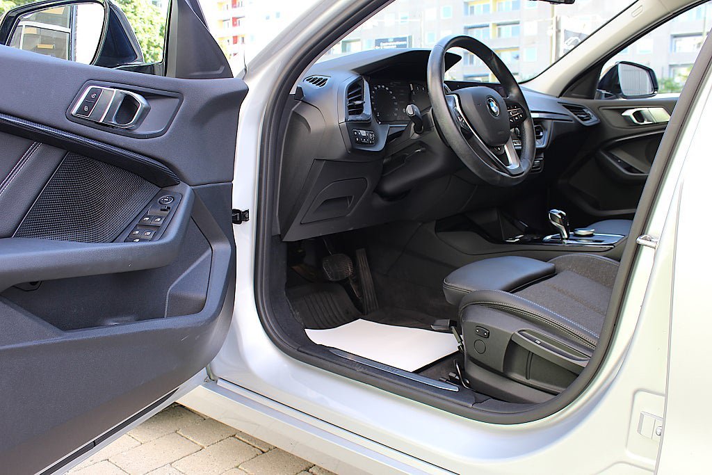 Vehicle Image 18