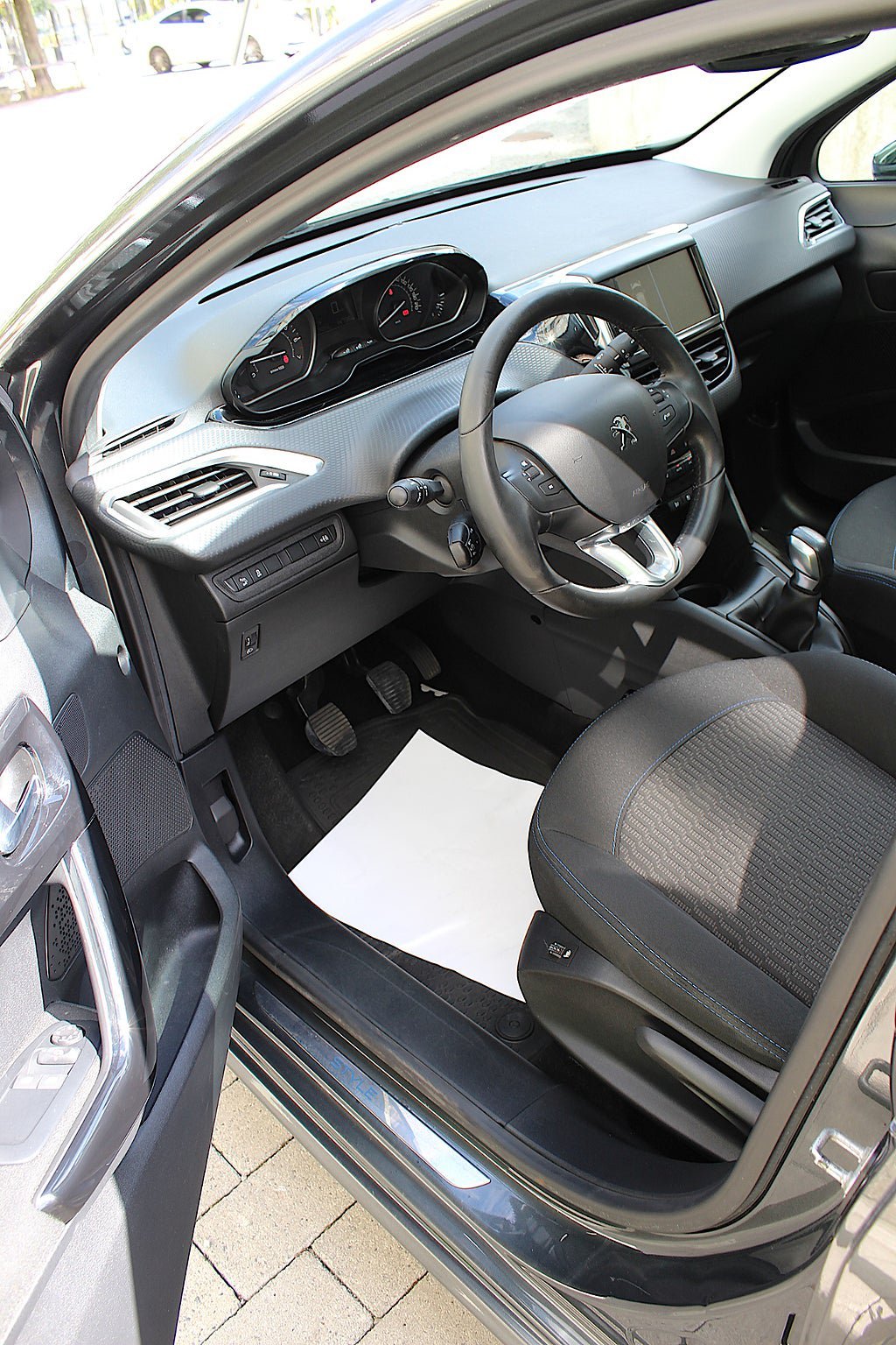 Vehicle Image 22