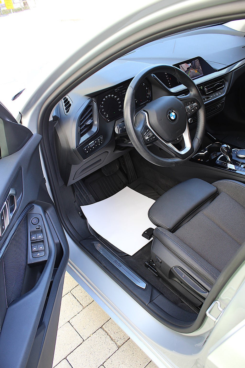 Vehicle Image 25