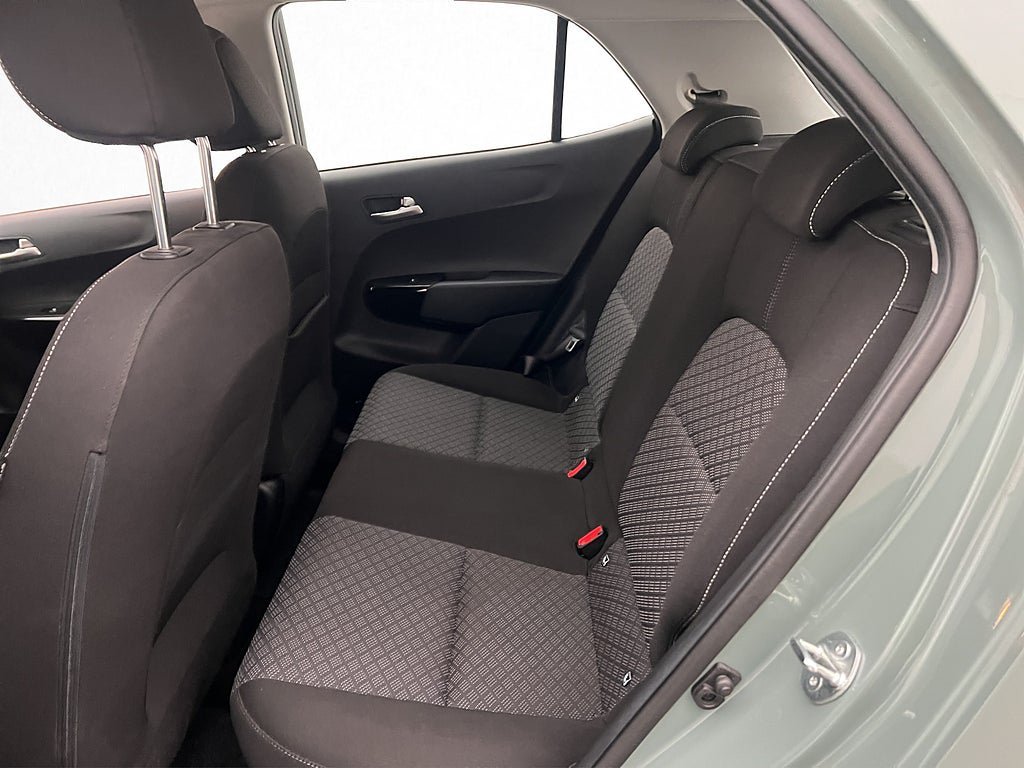 Vehicle Image 16