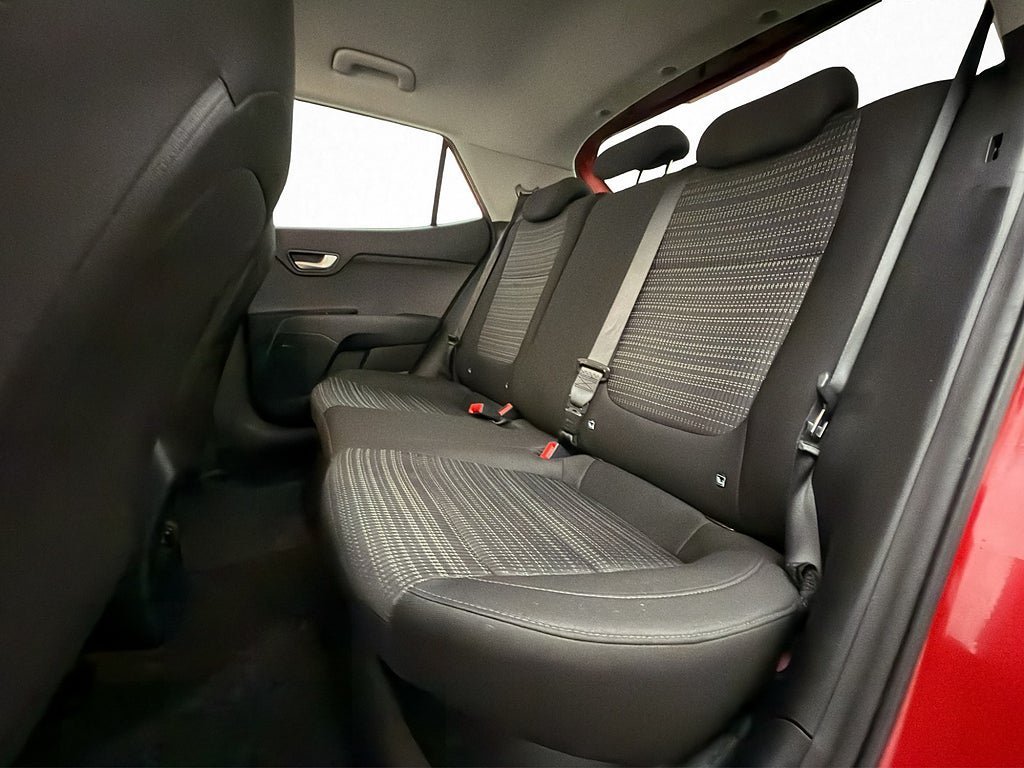 Vehicle Image 25