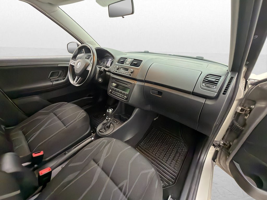 Vehicle Image 12