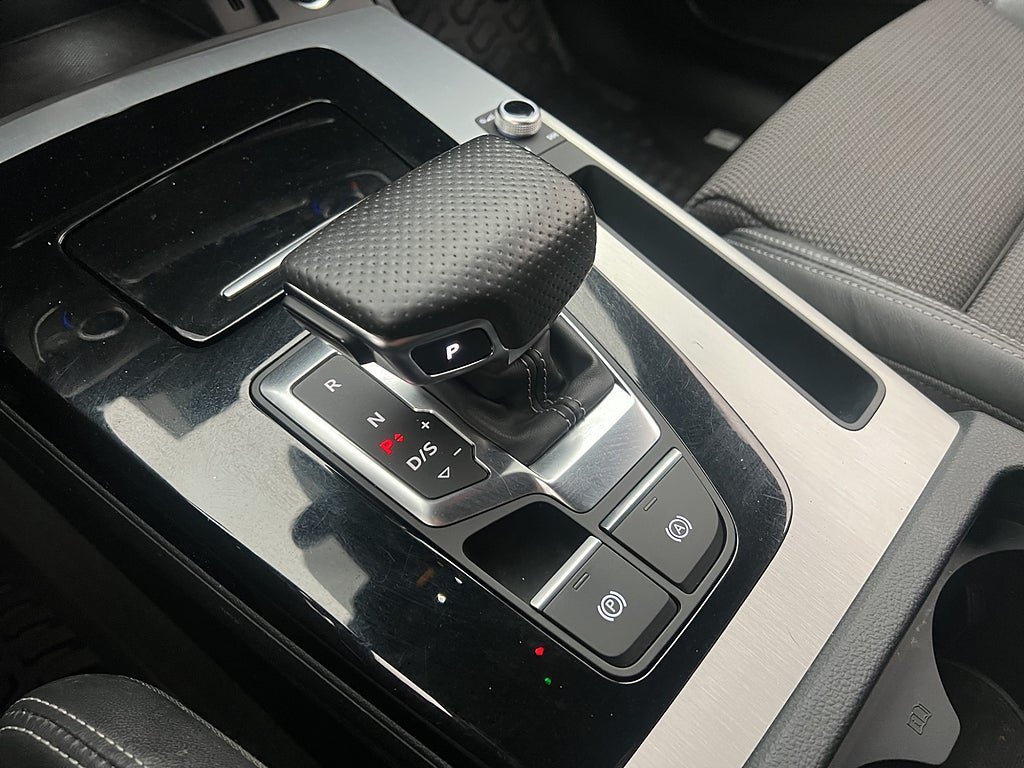 Vehicle Image 25