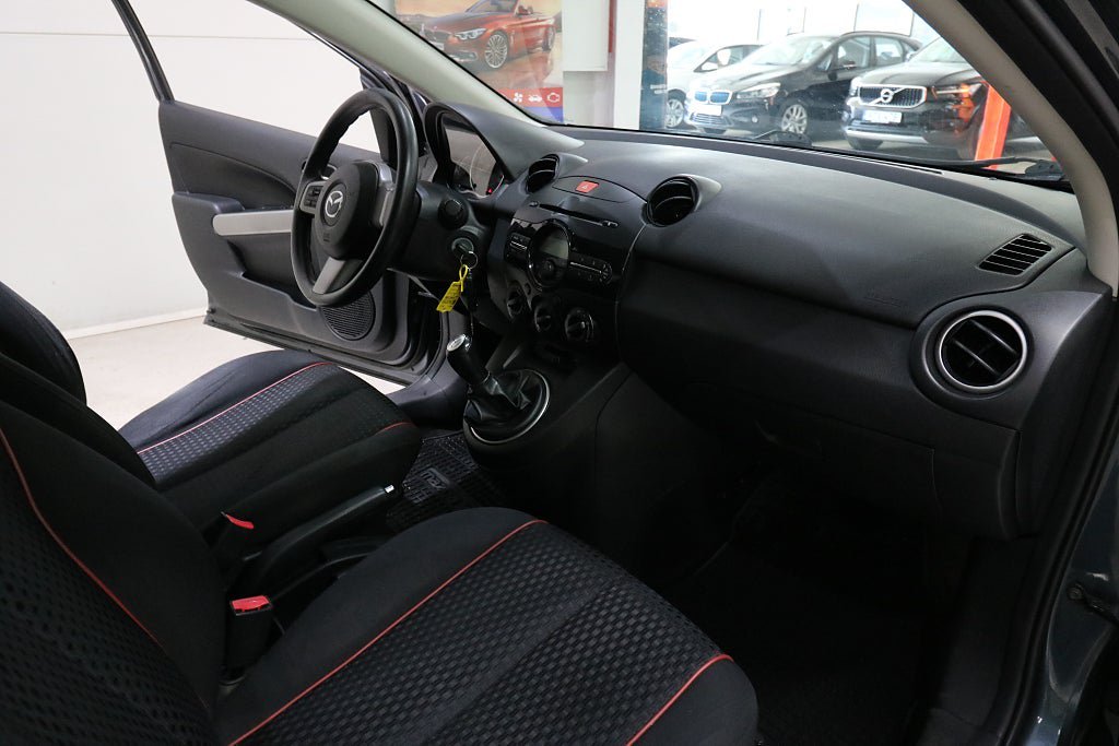 Vehicle Image 9