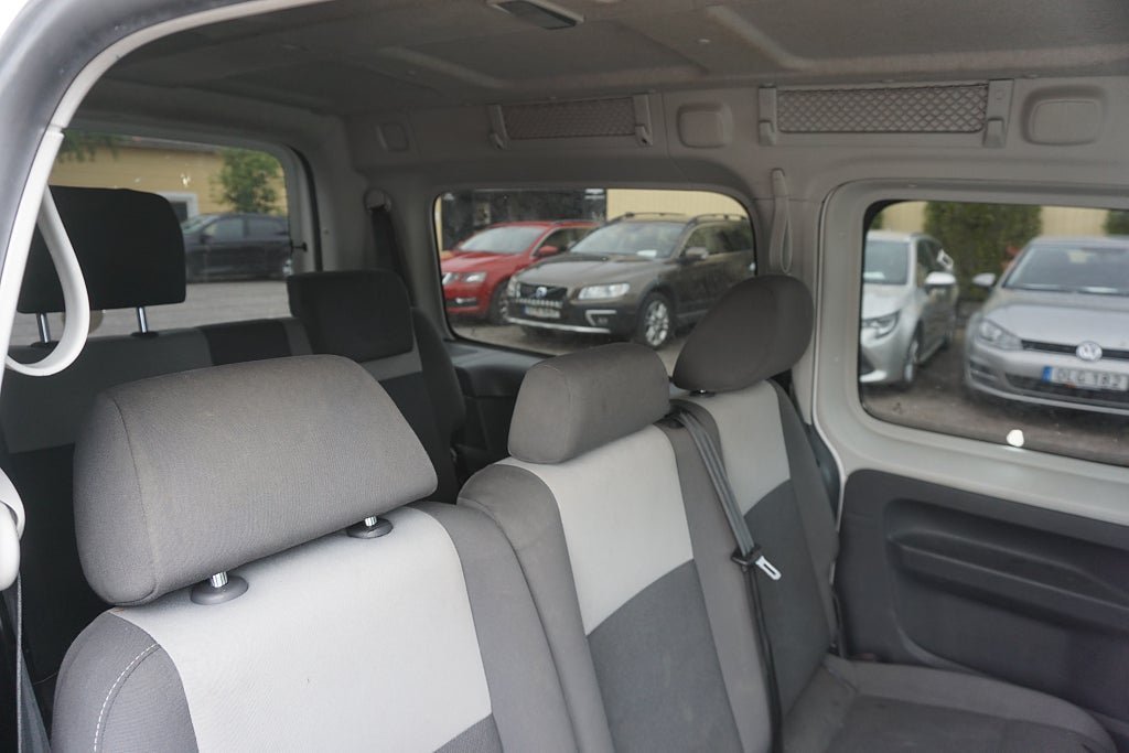 Vehicle Image 6