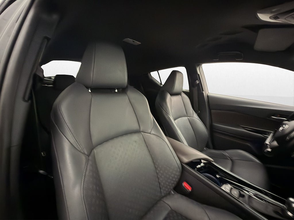 Vehicle Image 25