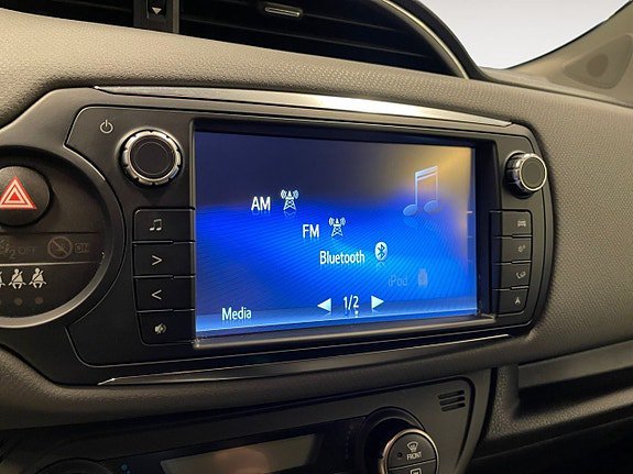 Vehicle Image 16