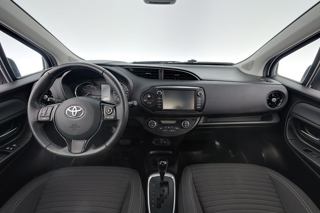 Vehicle Image 12