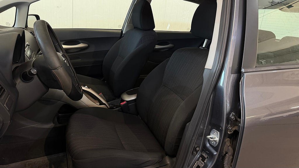 Vehicle Image 8