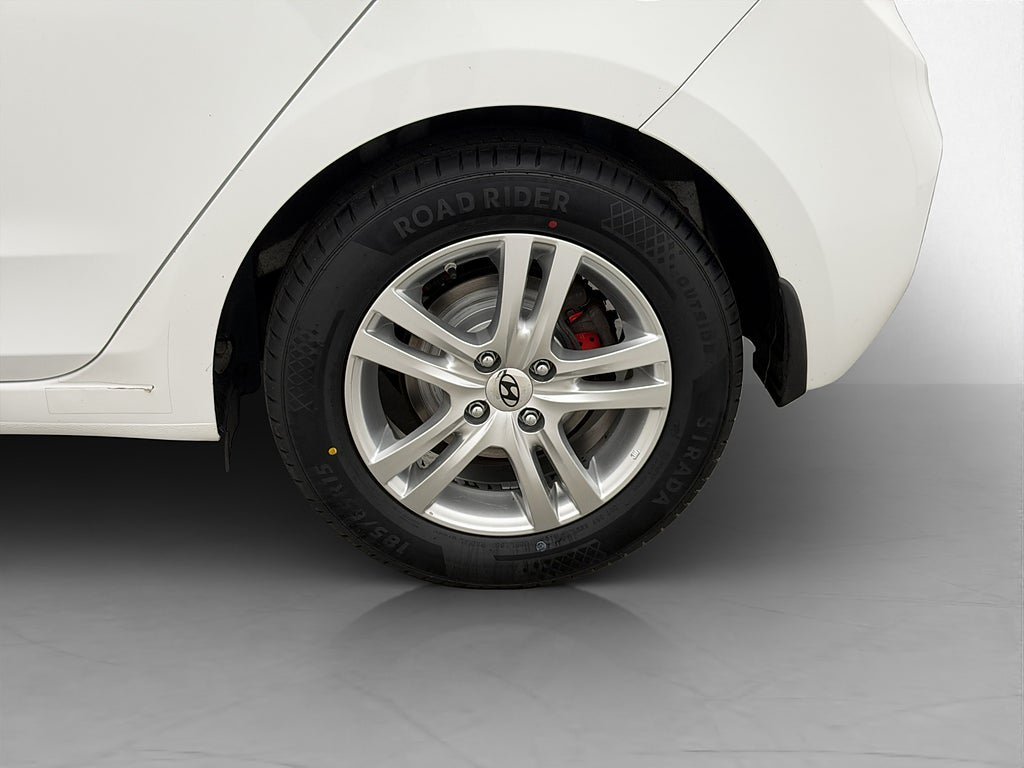 Vehicle Image 11