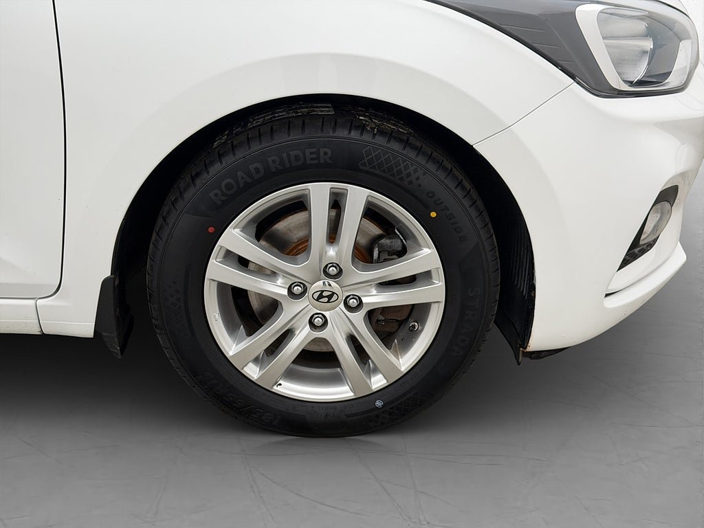 Vehicle Image 13