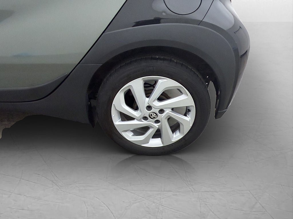 Vehicle Image 11