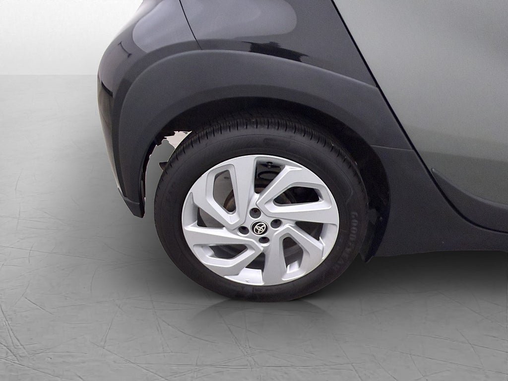 Vehicle Image 12