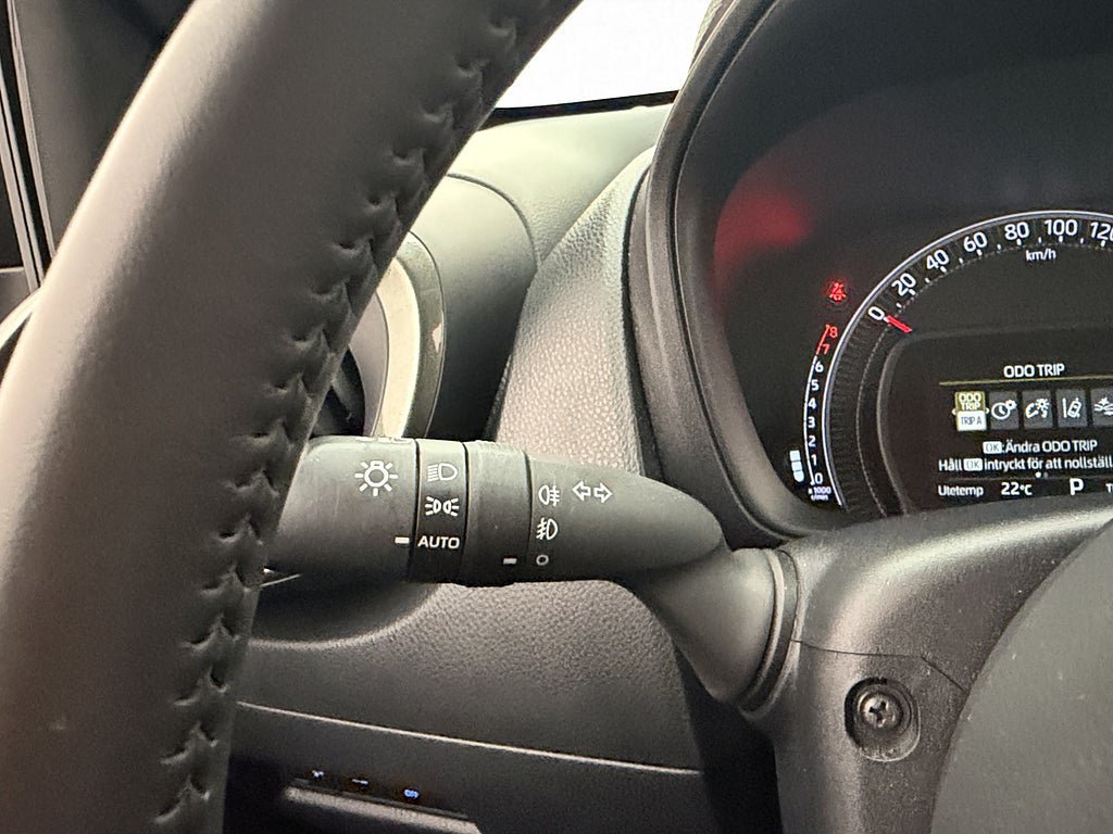 Vehicle Image 25