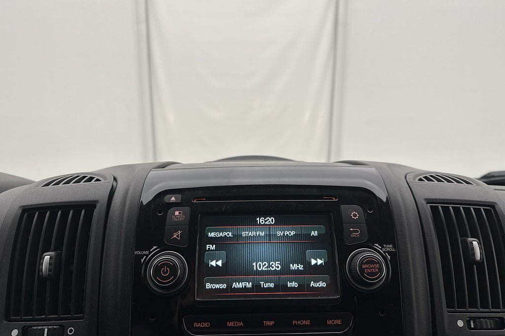 Vehicle Image 17