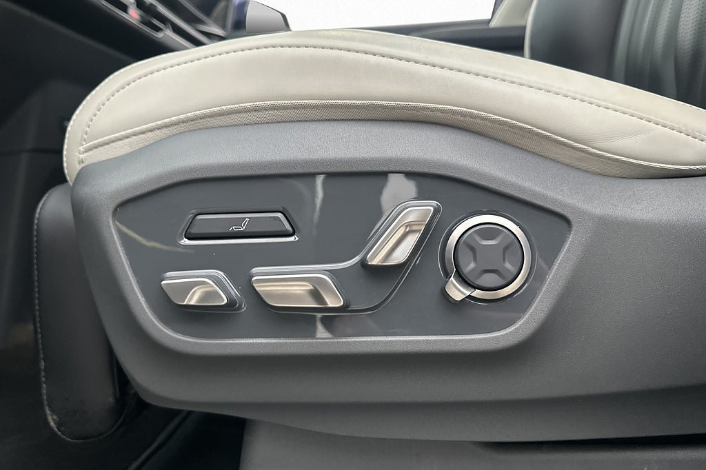 Vehicle Image 38