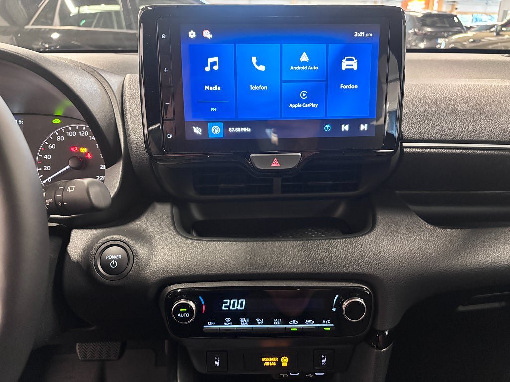 Vehicle Image 10