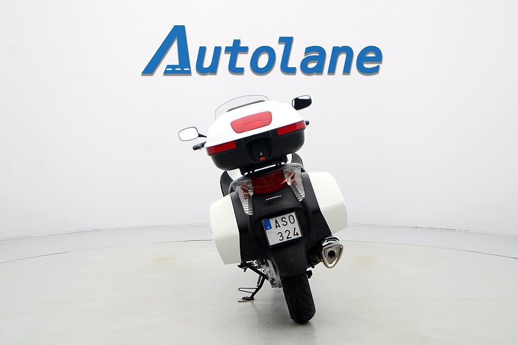 Vehicle Image 8