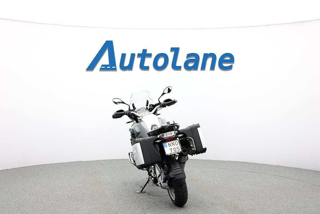 Vehicle Image 8