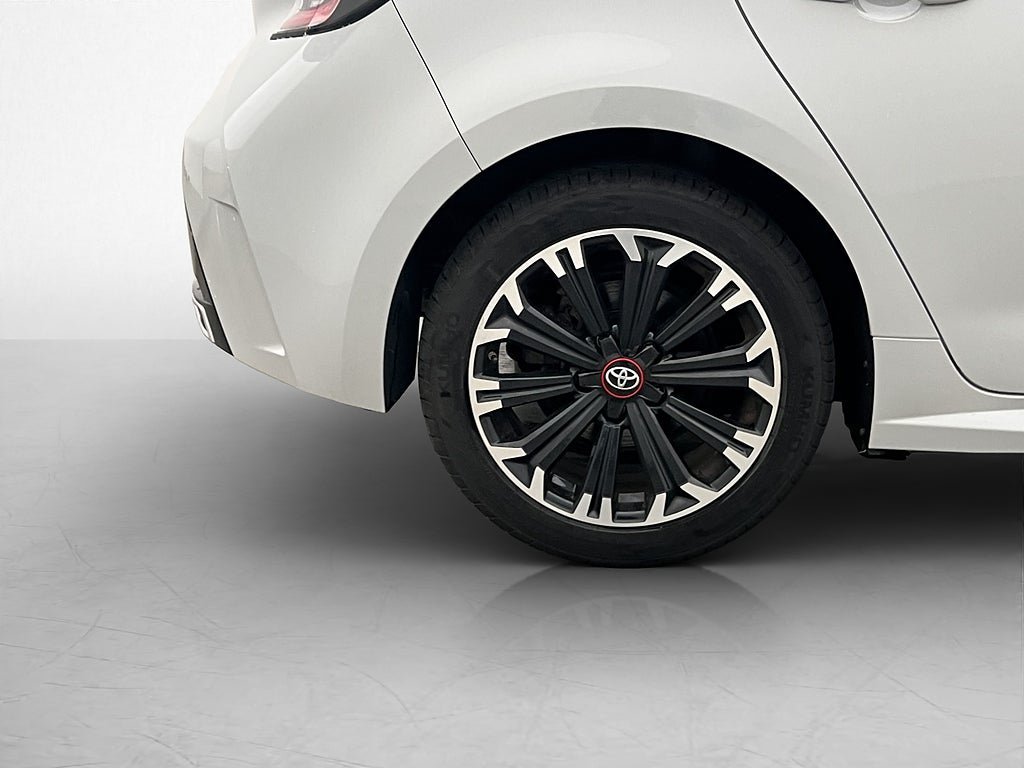 Vehicle Image 12