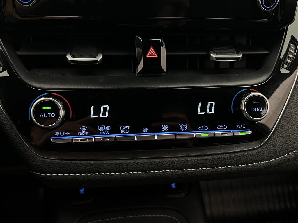 Vehicle Image 25
