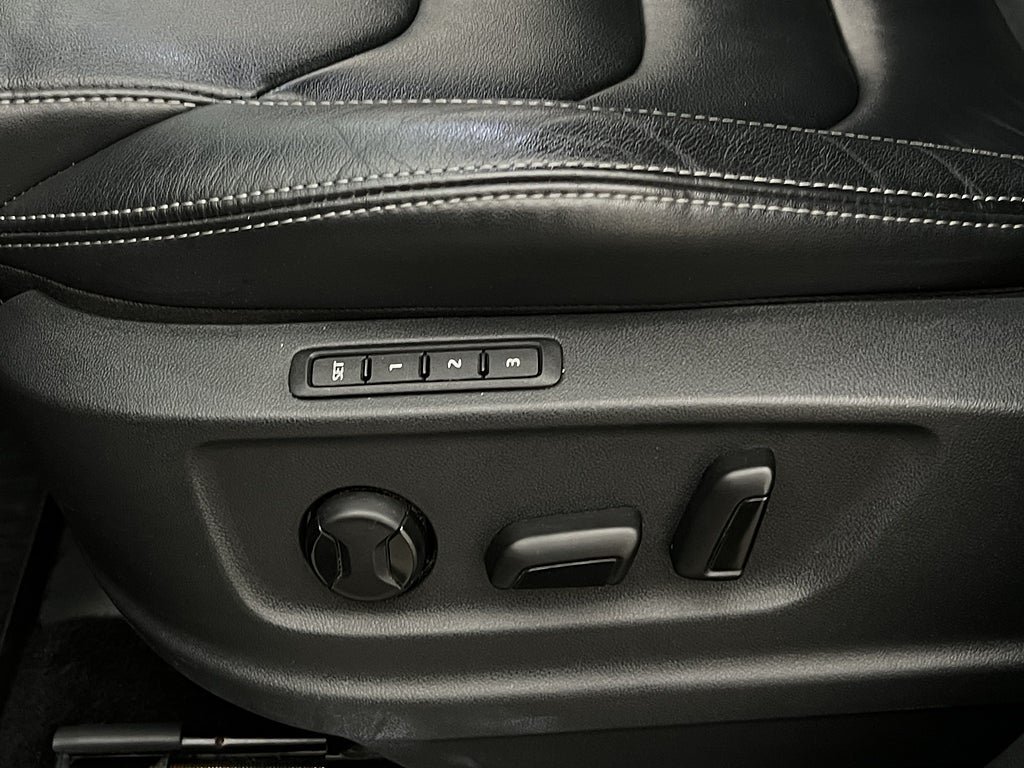 Vehicle Image 24