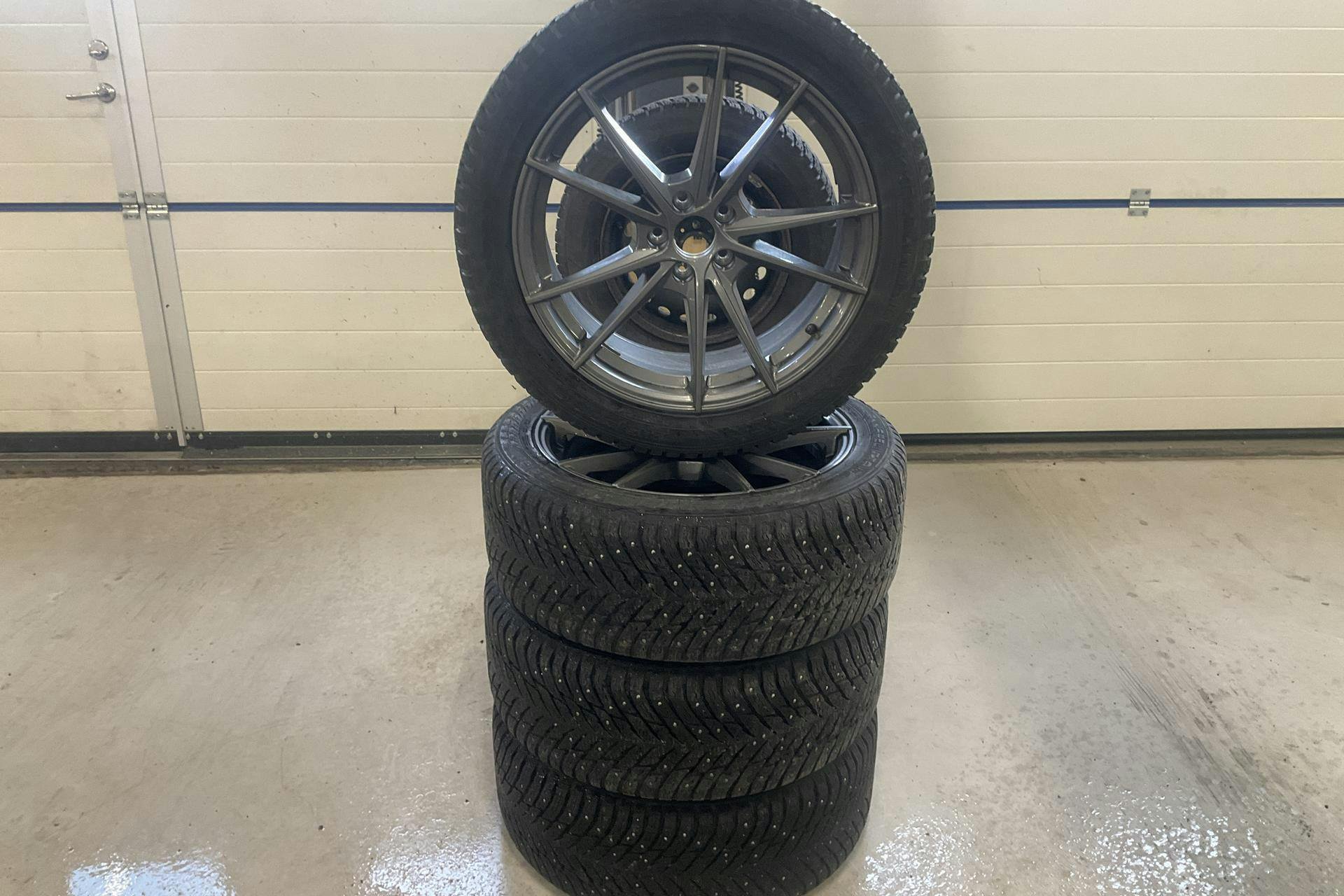 Vehicle Image 25