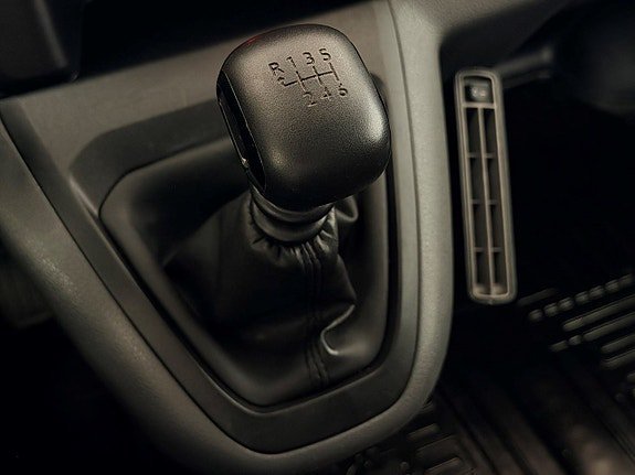 Vehicle Image 28