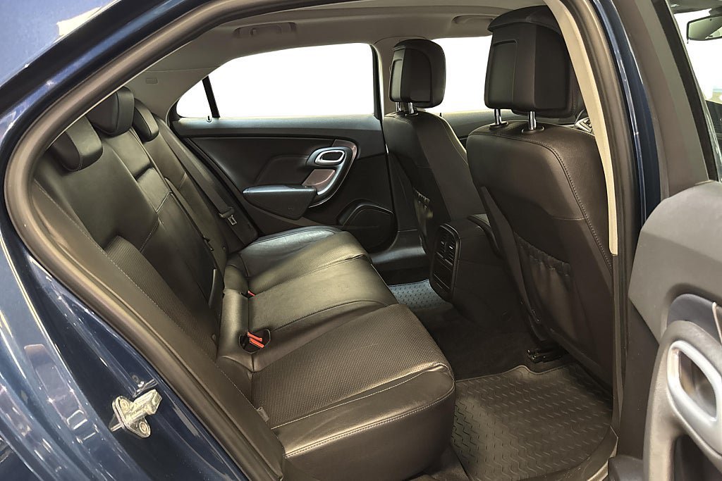 Vehicle Image 15