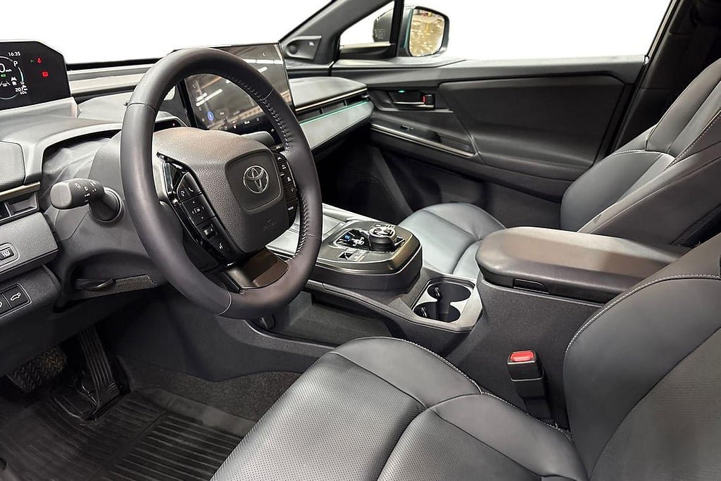 Vehicle Image 11