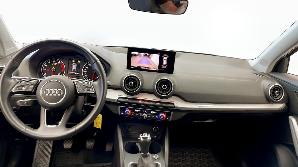 Vehicle Image 10