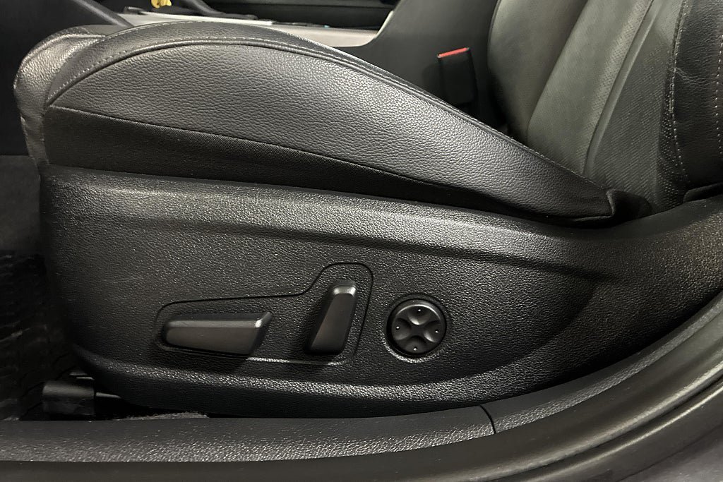 Vehicle Image 23