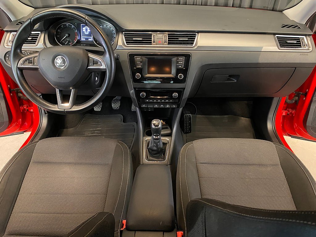 Vehicle Image 6