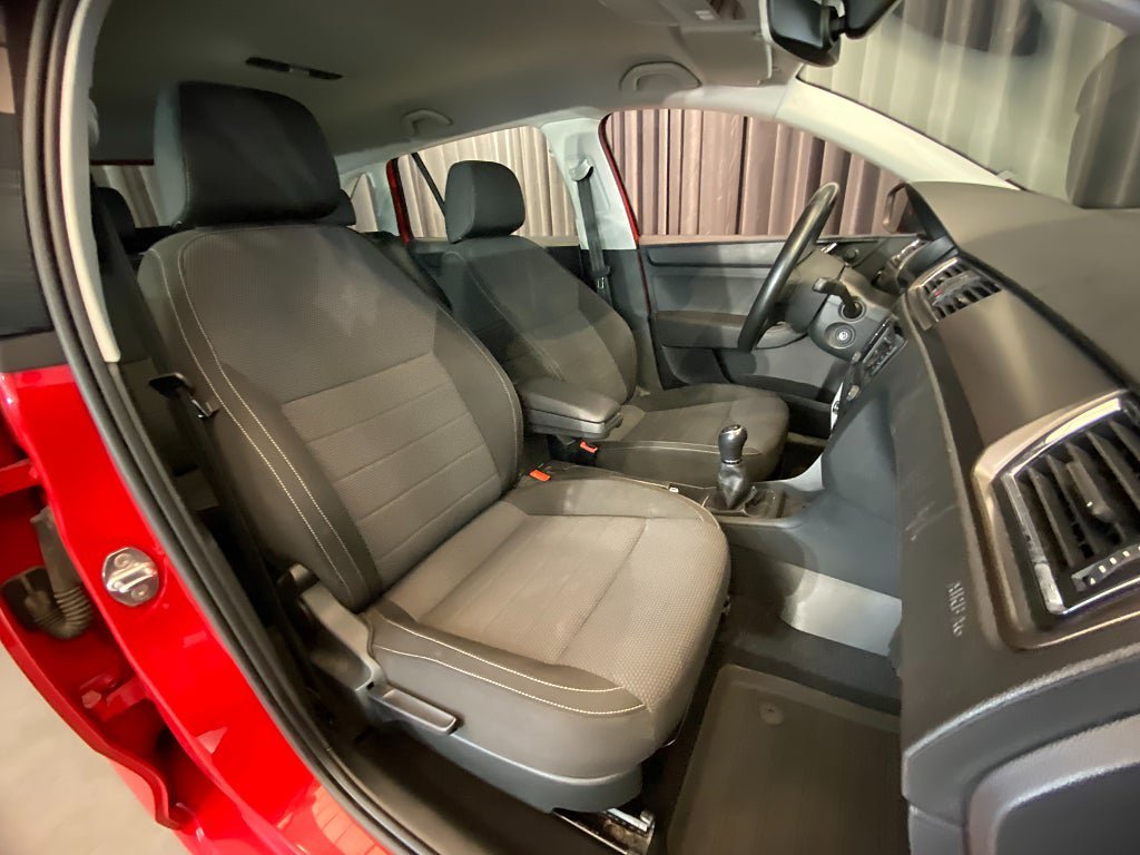 Vehicle Image 9