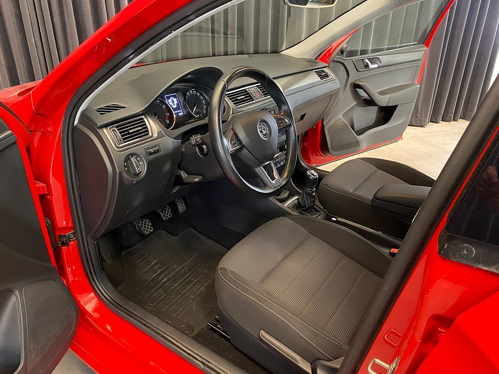Vehicle Image 25