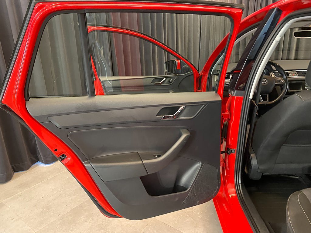 Vehicle Image 30