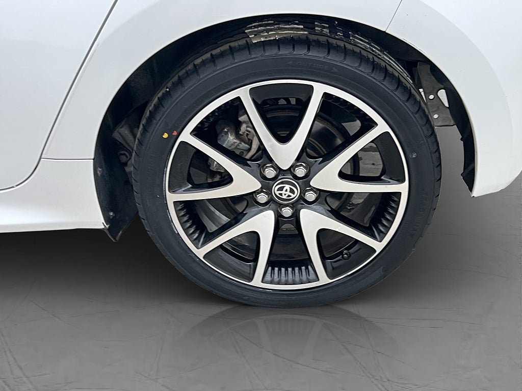 Vehicle Image 21