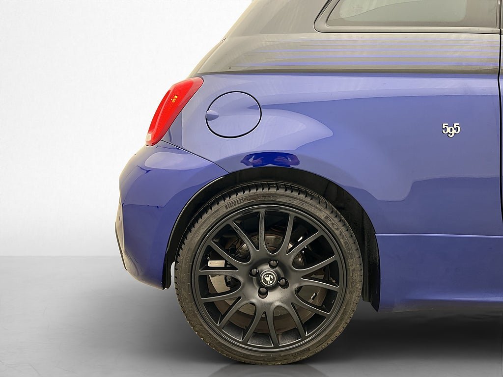 Vehicle Image 32