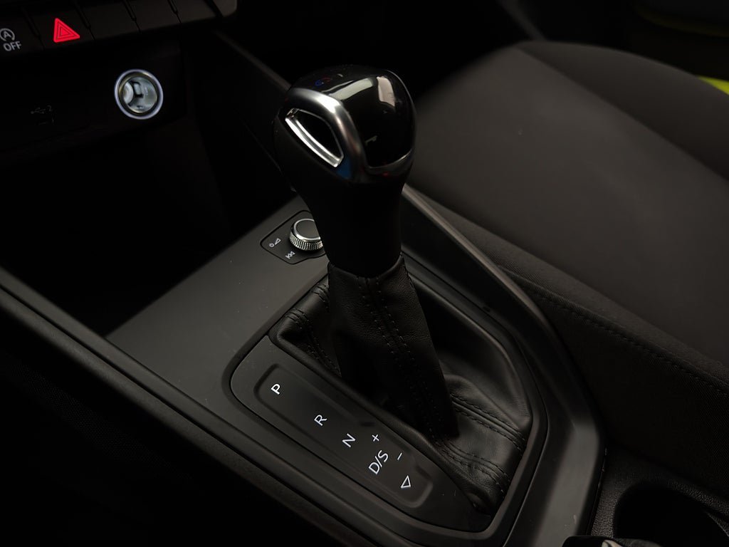 Vehicle Image 24