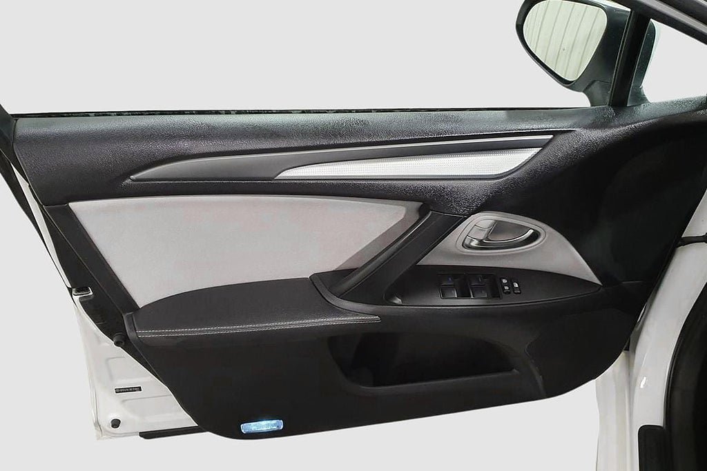 Vehicle Image 21