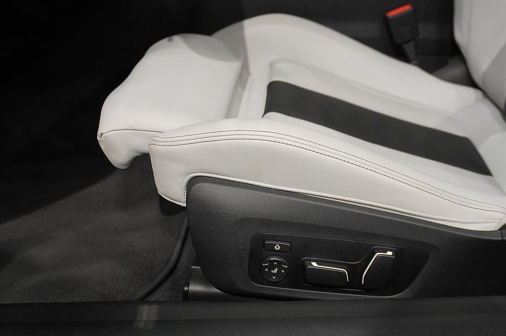 Vehicle Image 25