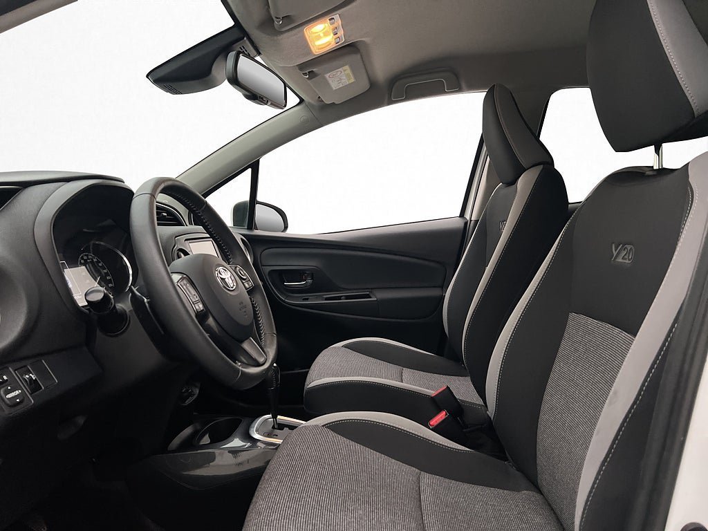 Vehicle Image 12