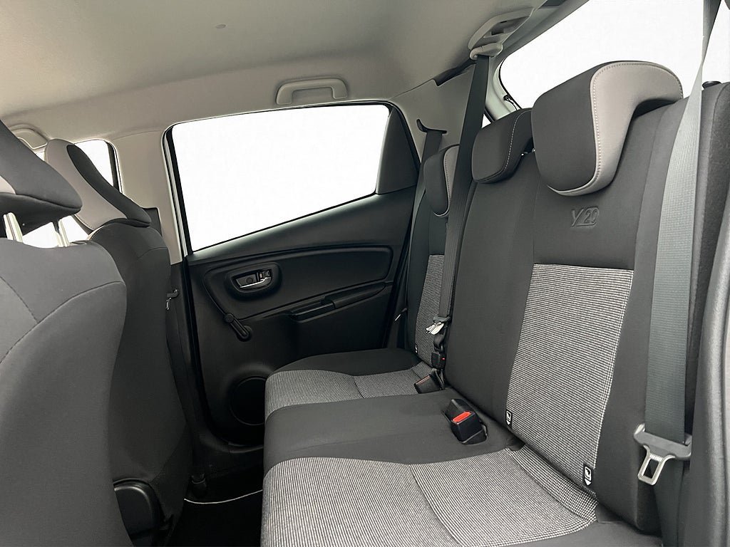 Vehicle Image 17