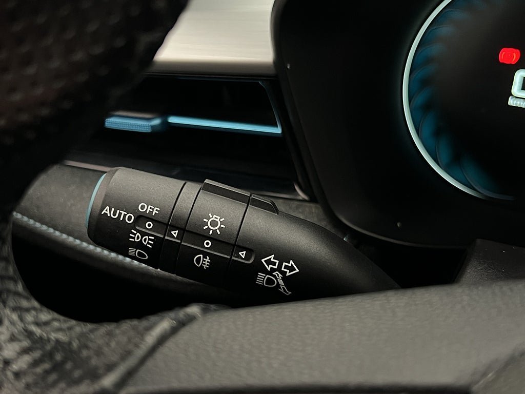 Vehicle Image 25