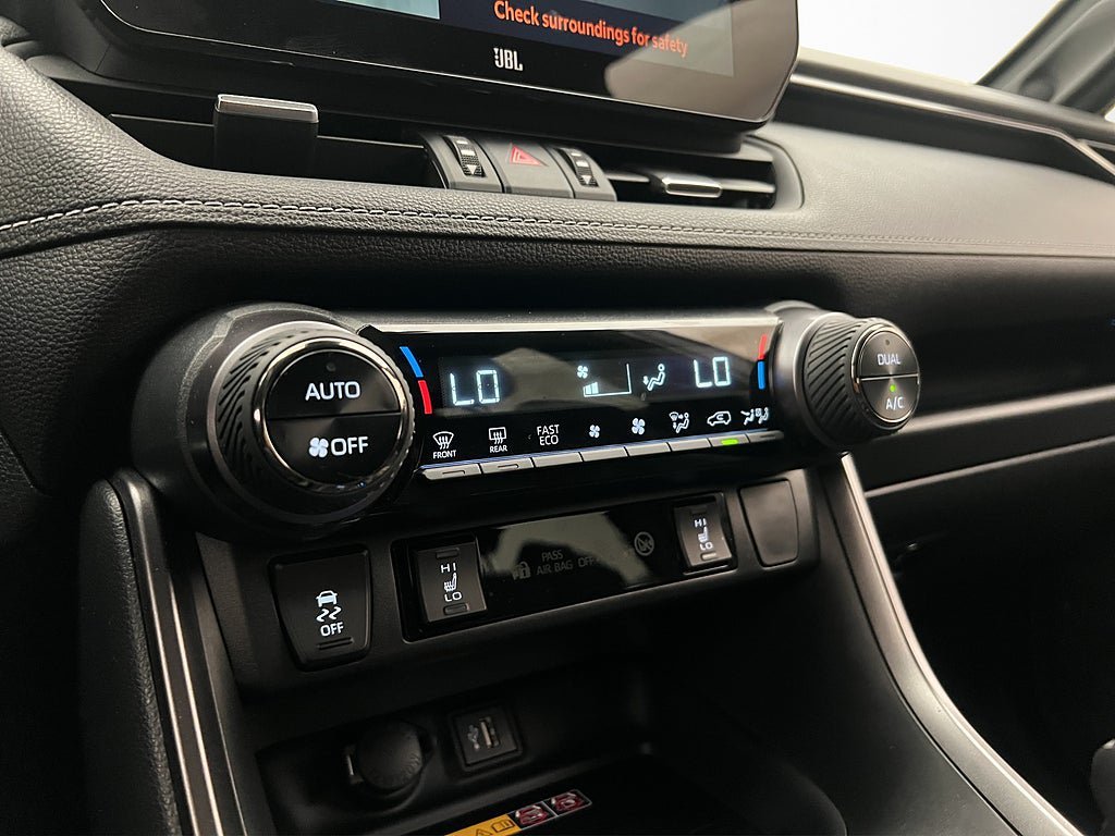 Vehicle Image 26