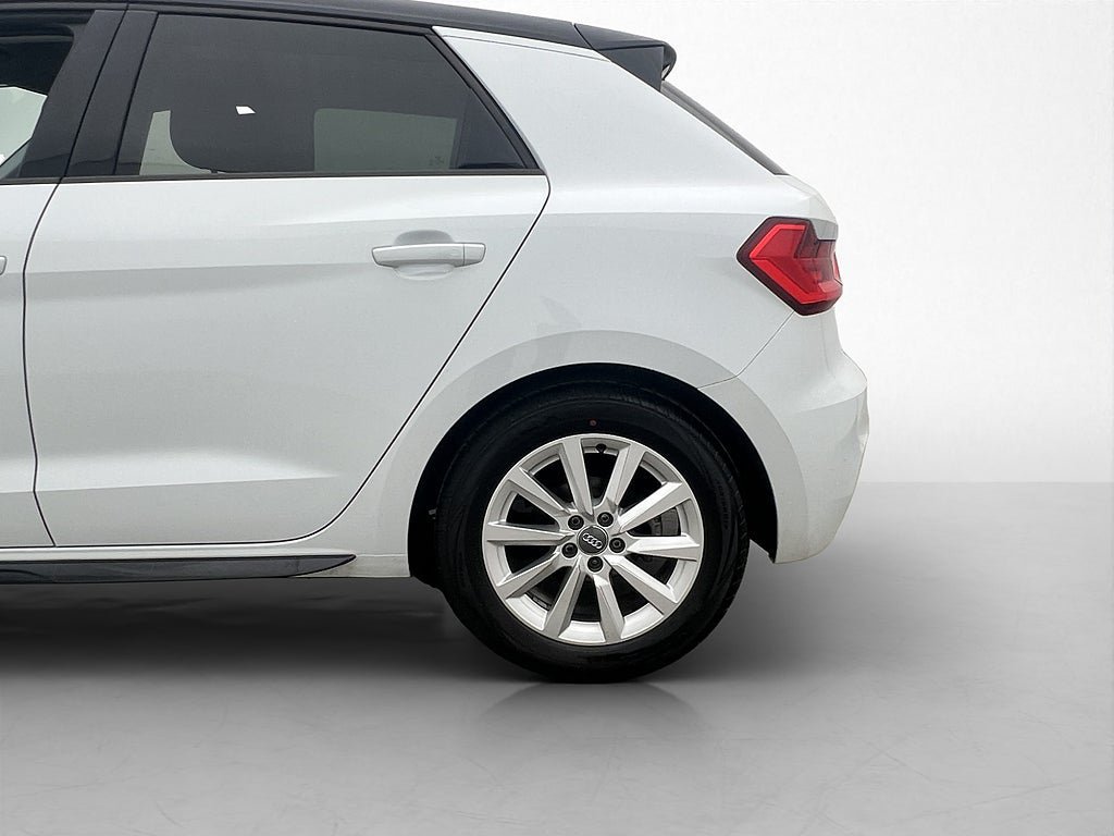 Vehicle Image 12