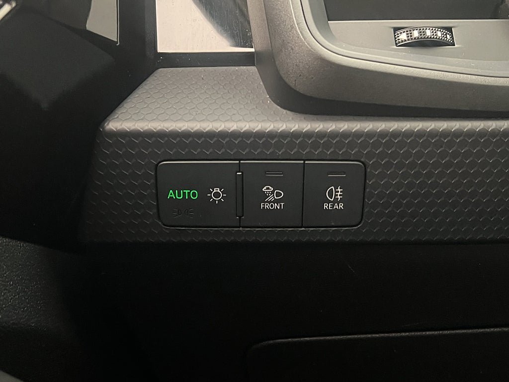Vehicle Image 30
