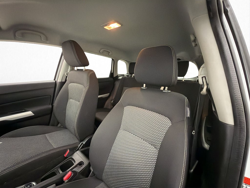 Vehicle Image 13