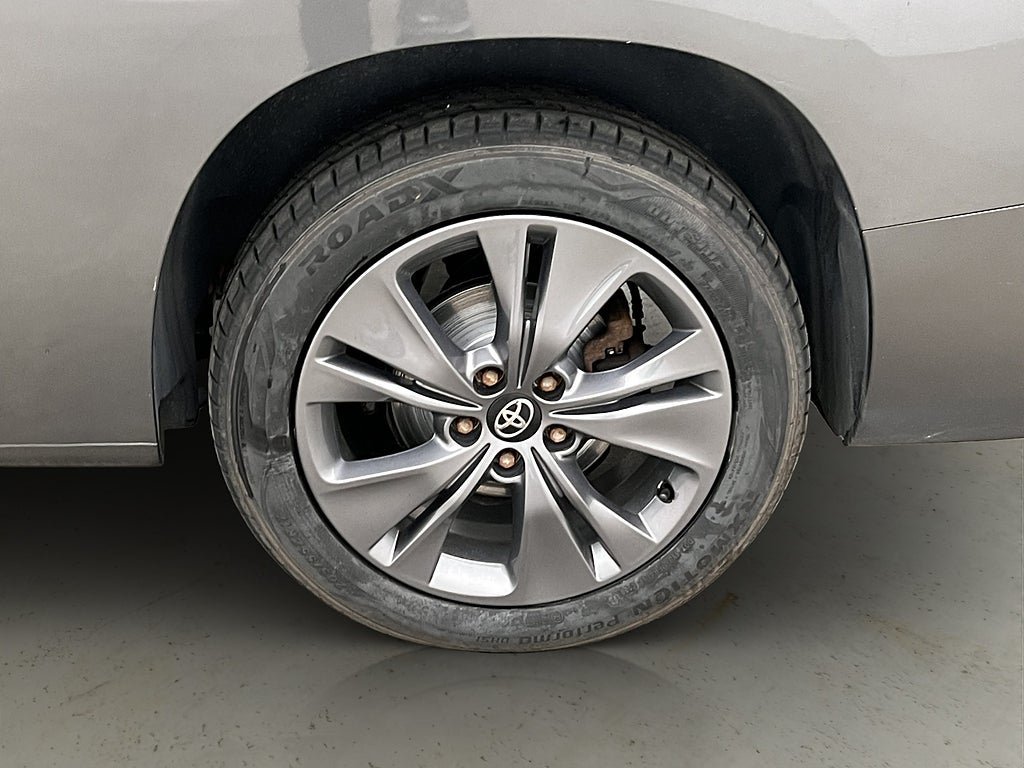 Vehicle Image 32